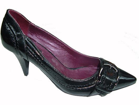 Zapato charol arrugado negro para mujer de la casa Lola BlueRef:28d615