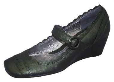Zapato de cuña juvenil de la casa Lola blue.Ref:29d521
