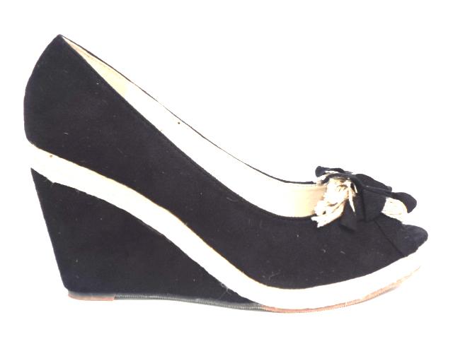 Zapato con cuña de Charo Fernández. Ref: 302912